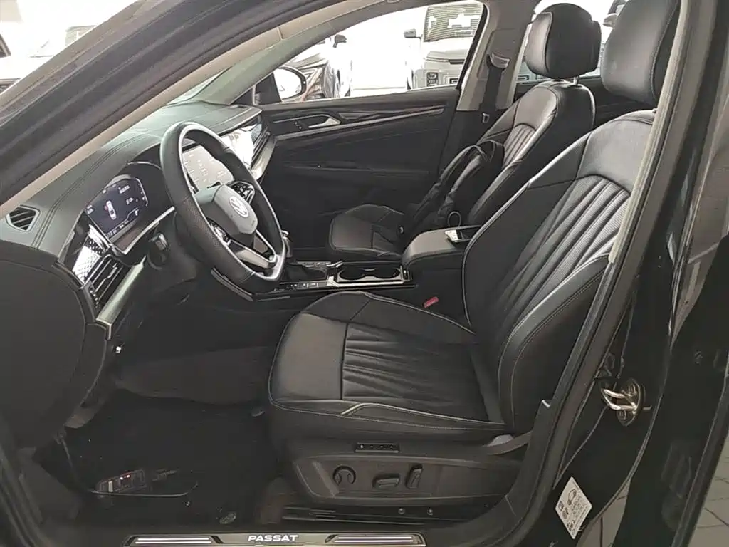 Volkswagen Passat 2023 Facelift 330TSI Starlight Luxury Edition фото 15