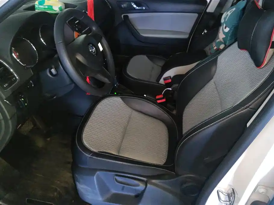 Škoda Yeti 2017 TSI280 DSG Advance фото 9
