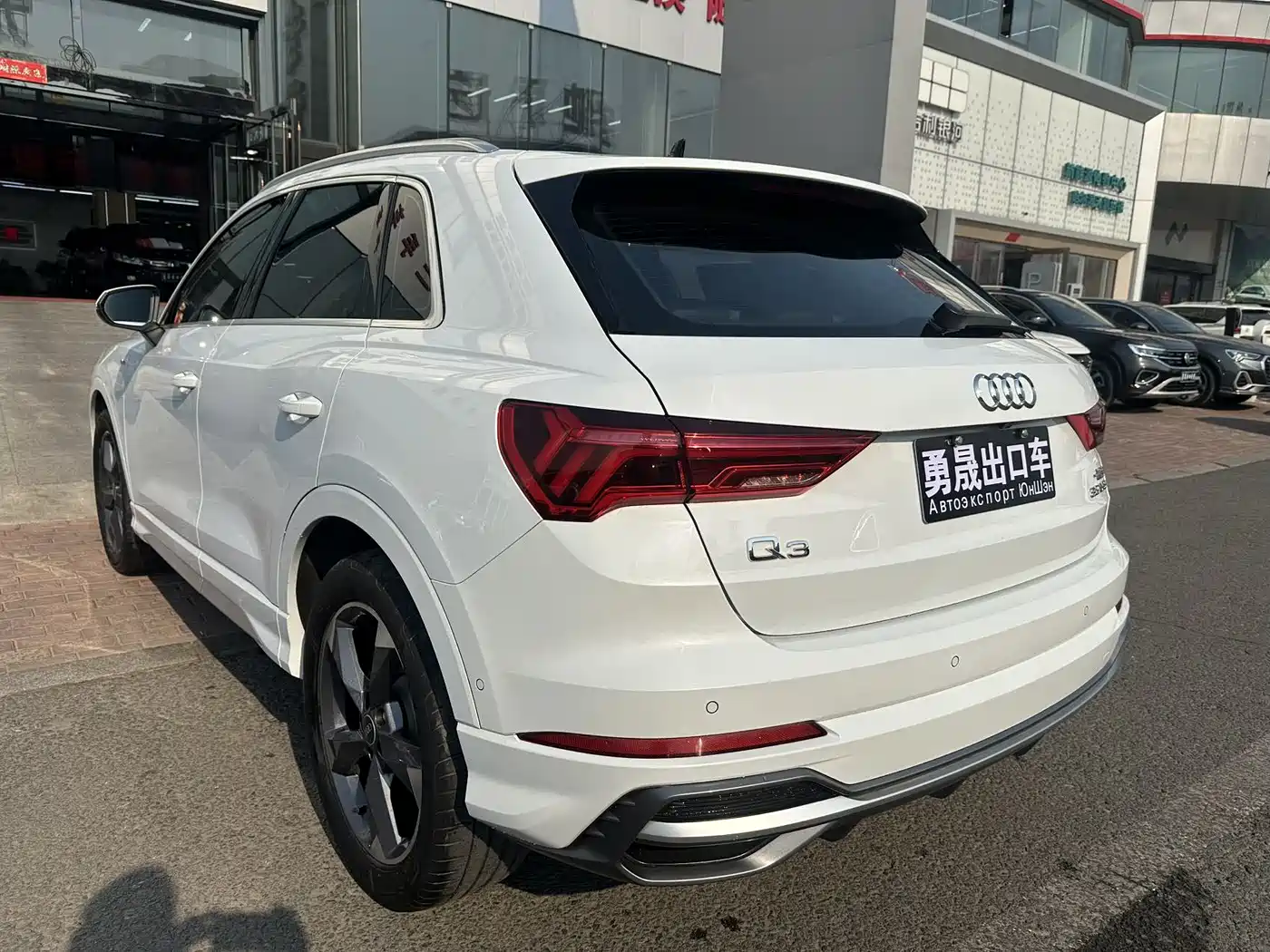 AUDI Q3