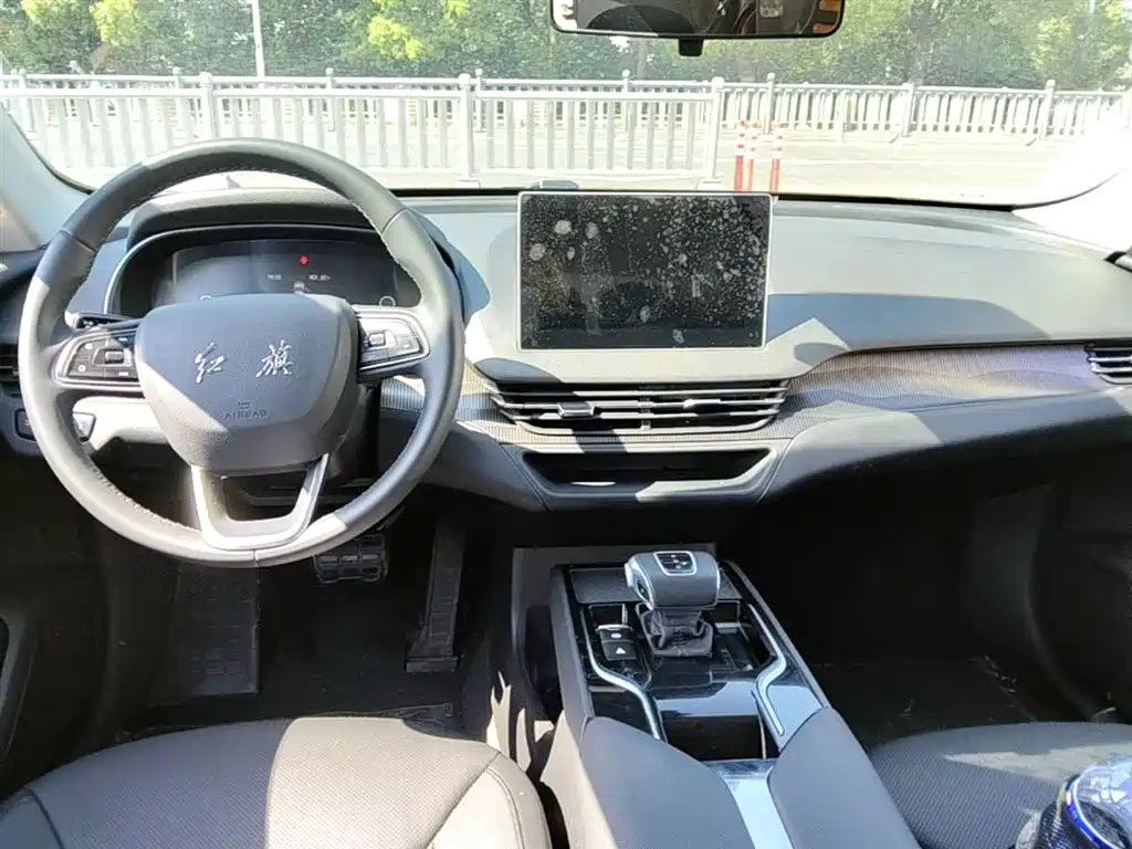 Hongqi E-QM5 2023 Facelift Basic Travel Edition фото 10