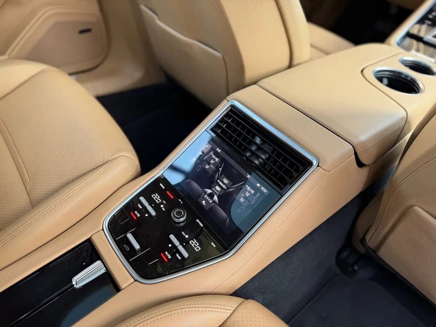Porsche Panamera 2017 Panamera 3.0T фото 16