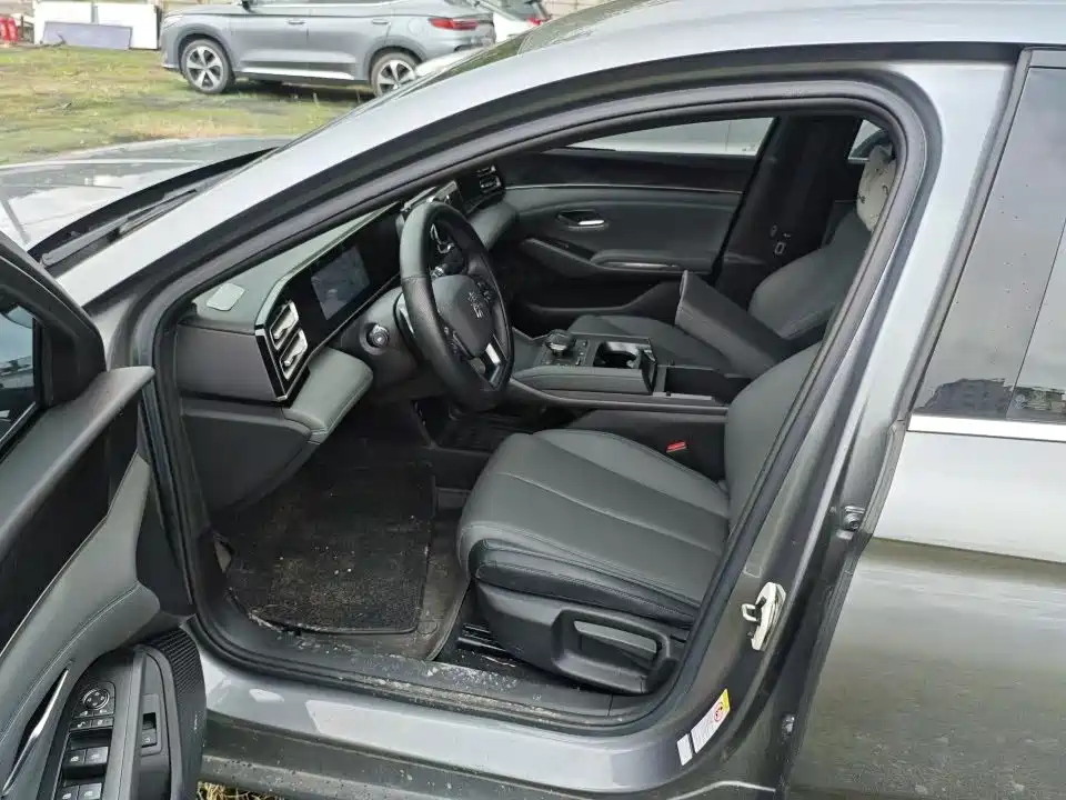 BYD Qin L 2026 2025 DM-i Smart Drive Edition 80KM Leading