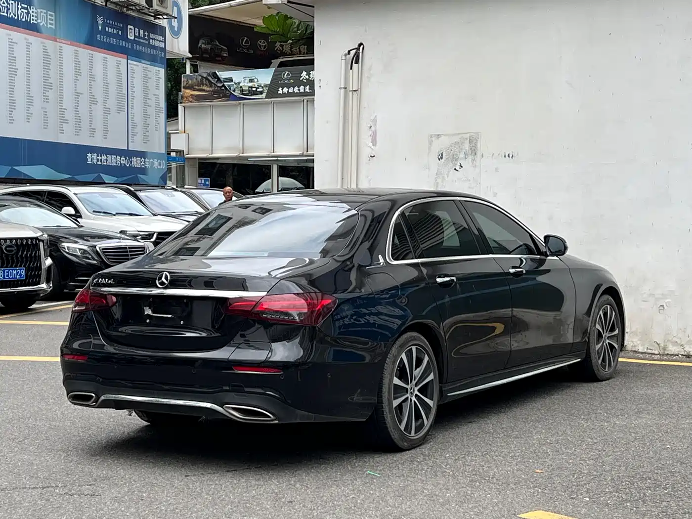 Mercedes-Benz E-Class New Energy 2023 E 350 e L Plug-in Hybrid Sport Sedan фото 8