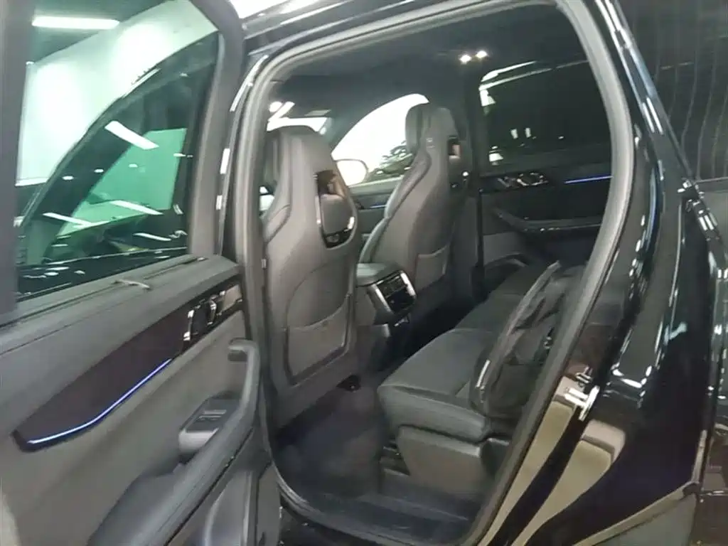 Lynk & Co 09 2021 2.0T Halo 7-seater фото 17