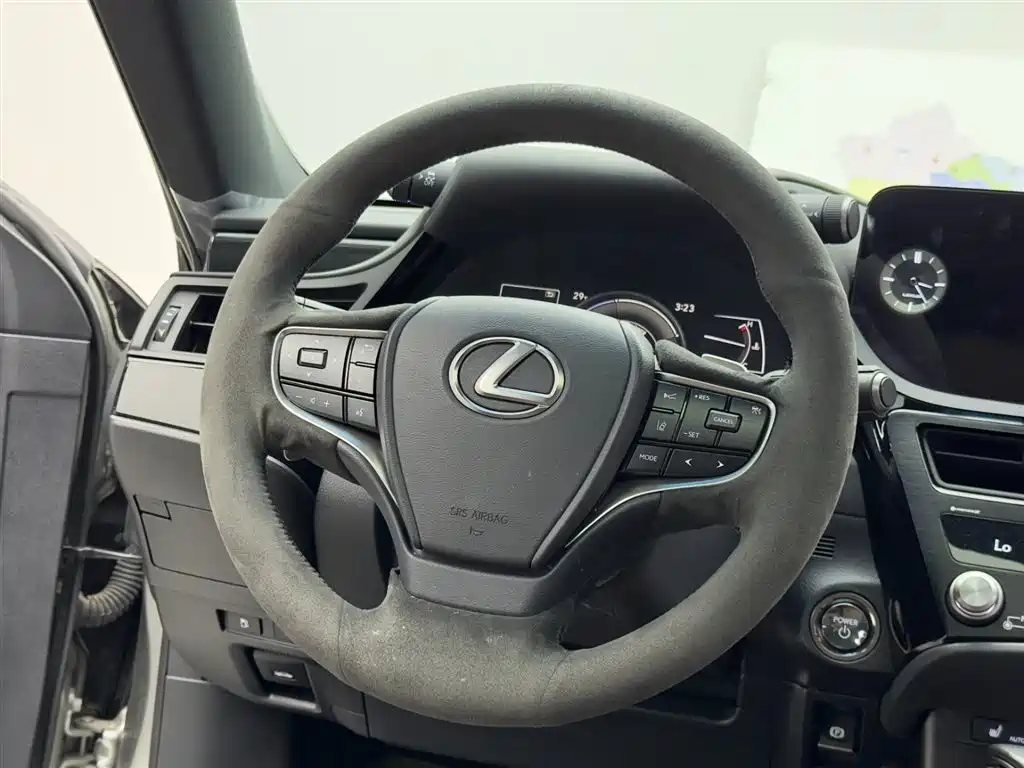 Lexus ES 2022 300h Excellence Edition фото 12