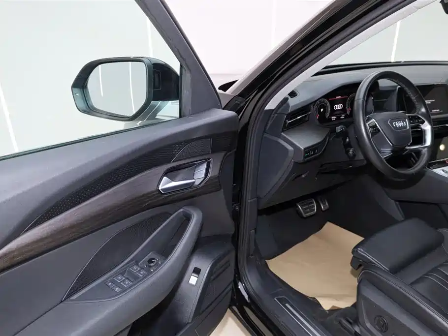 Audi Q6 2024 40 TFSI quattro Cloud View Yulin Package 7-seater фото 28