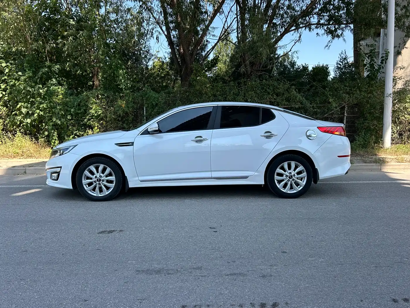 Photo 2 - Kia K5