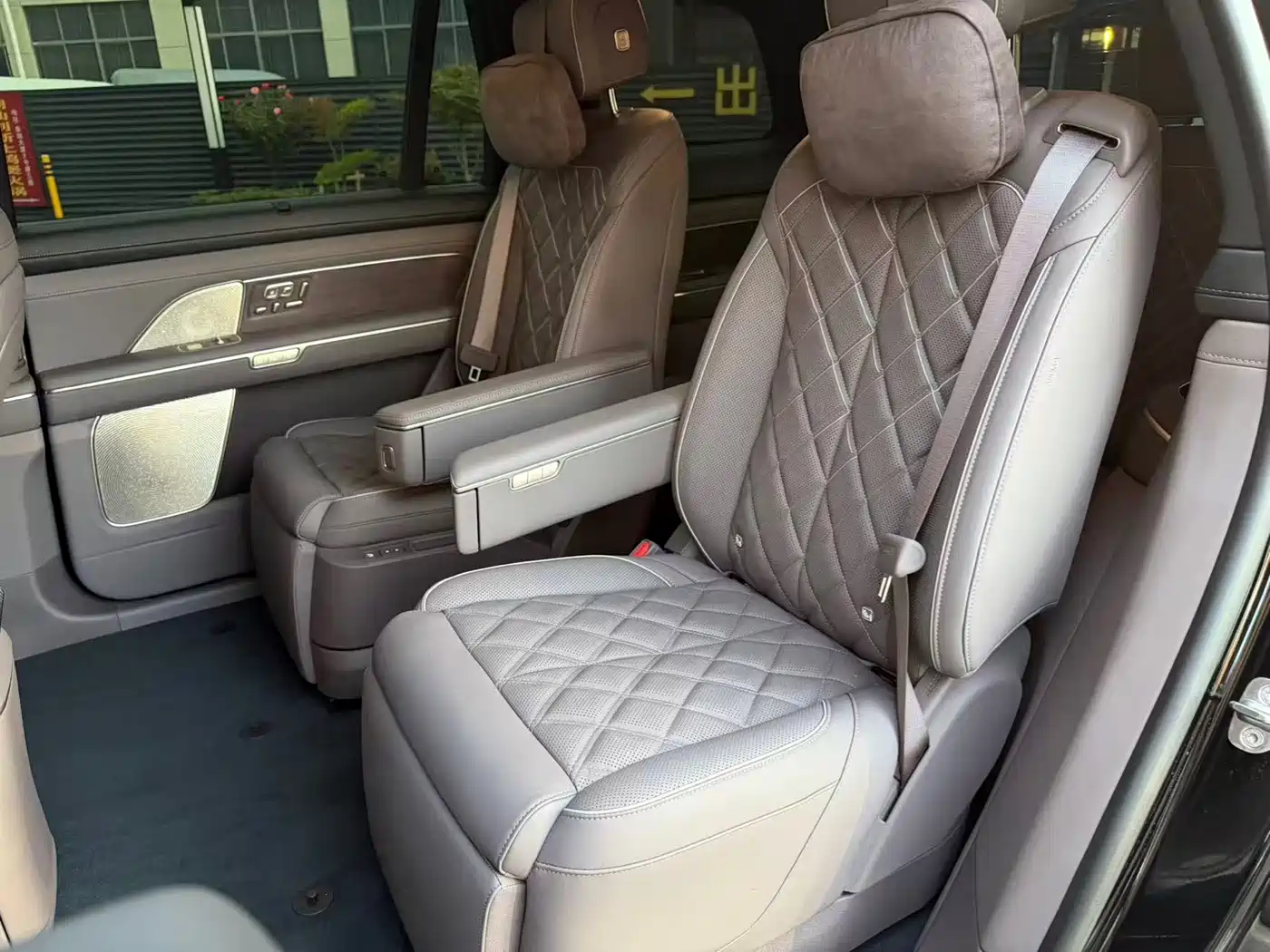NIO ES8 2026 2025 Model 6-Seat Executive Luxury Edition
