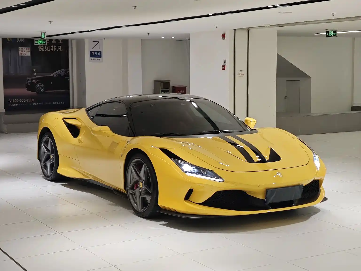 Photo 3 - Ferrari F8