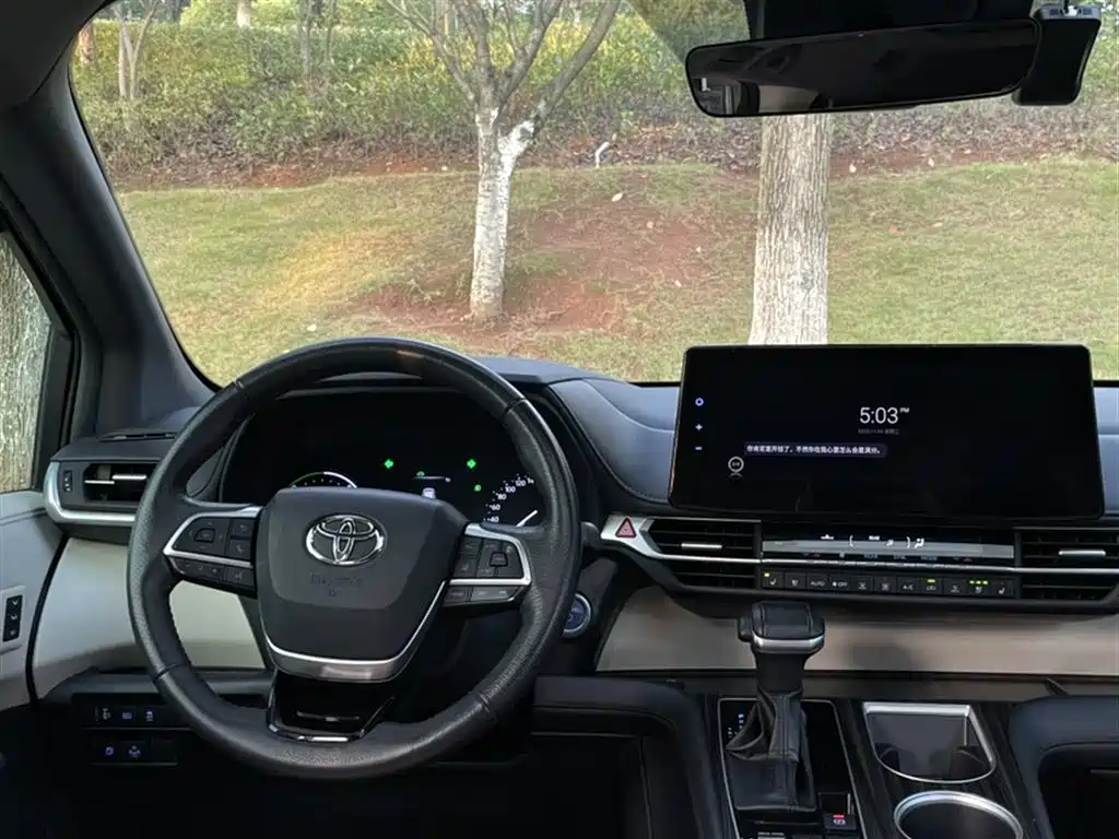 Toyota Granvia 2022 2.5L Hybrid Noble Edition фото 20