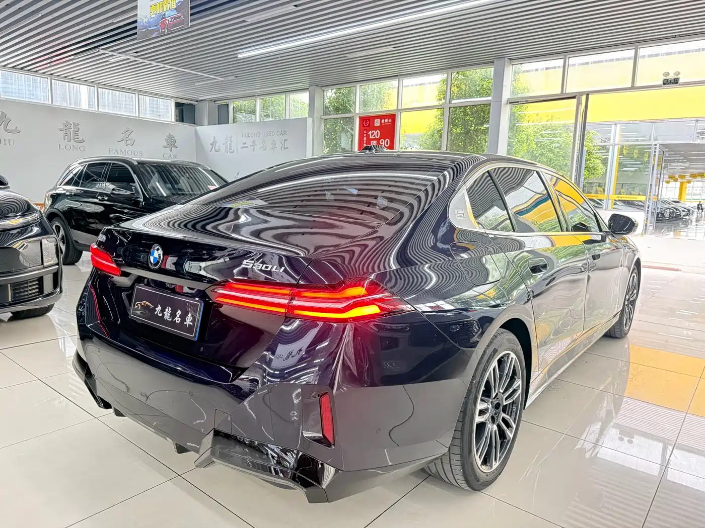 BMW 5 Series 2025 530Li Leading M Sport Package фото 6