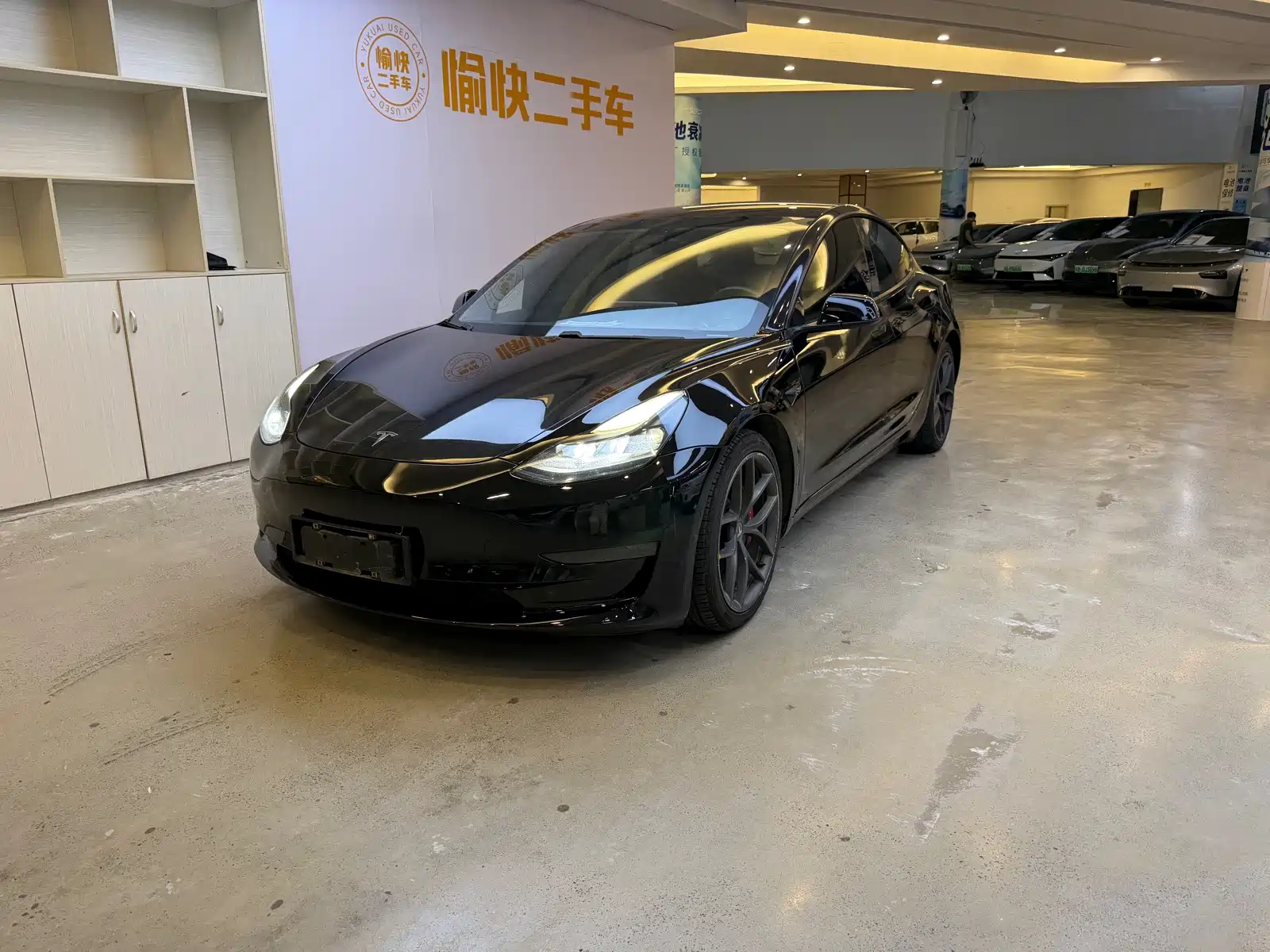 Фото 1 - Tesla Model 3