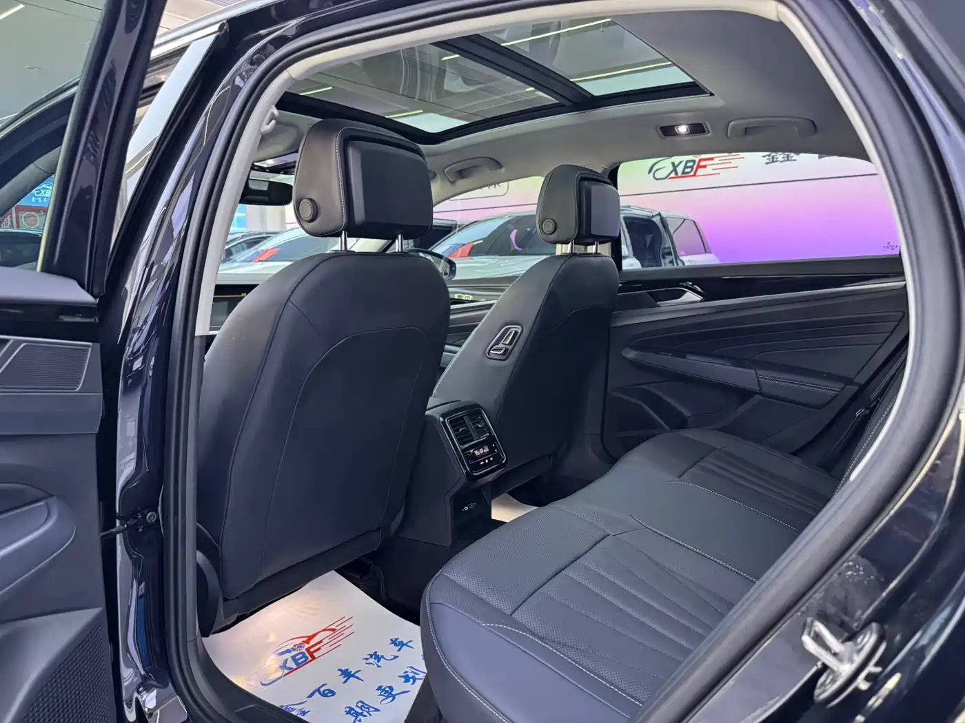 Volkswagen Passat 2025 Outstanding 330TSI Starlight Elite Edition фото 7