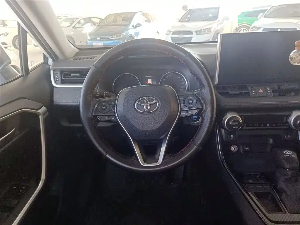 Toyota Wildlander 2020 2.0L CVT 2WD Luxury Edition фото 3