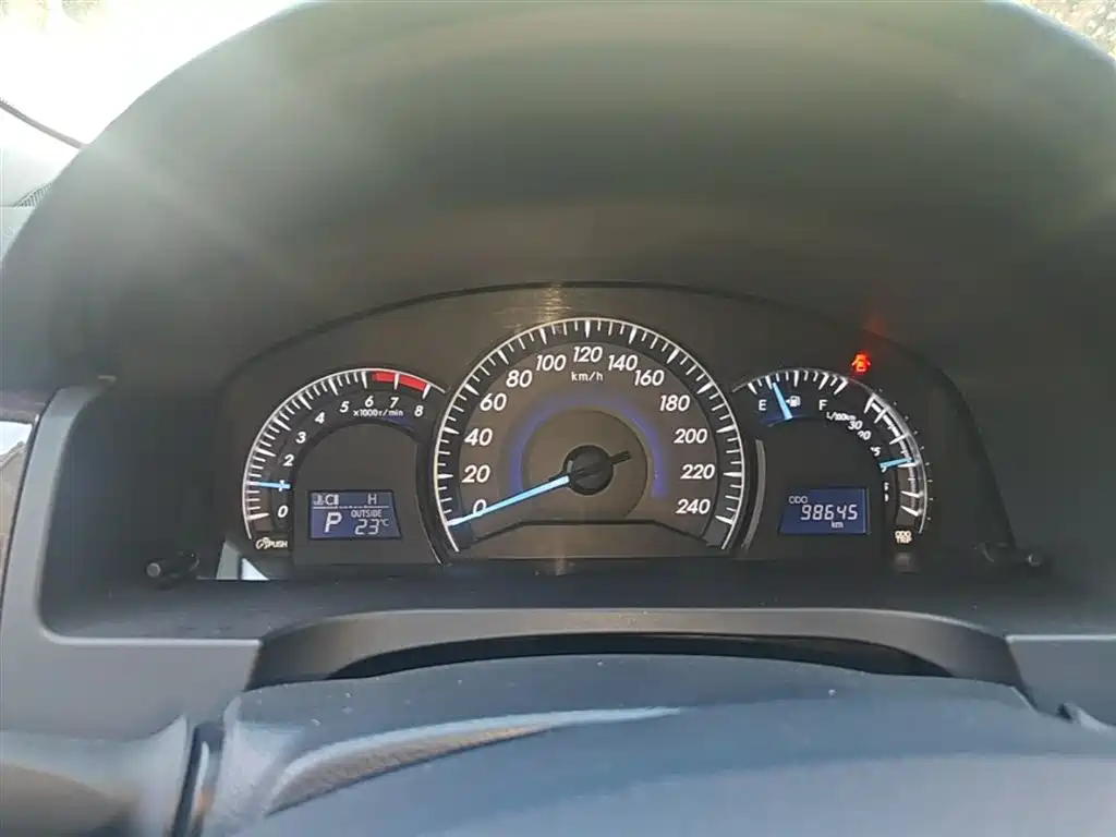 Toyota Camry 2015 2.5G Luxury Navigation Edition фото 12
