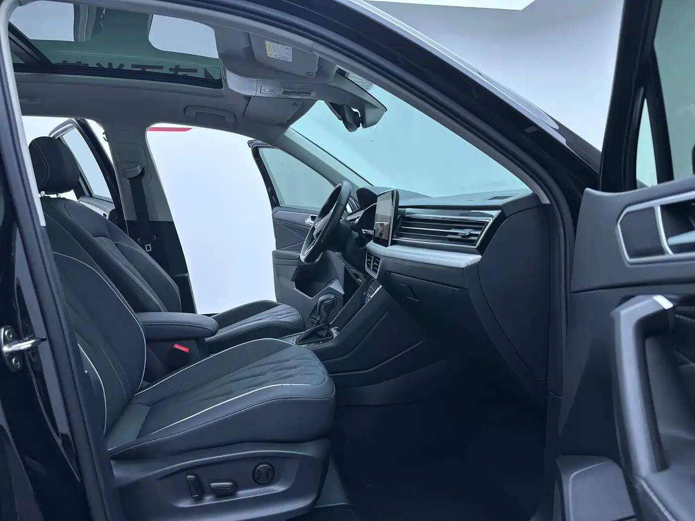 Volkswagen Tiguan L 2023 330TSI Auto 2WD R-Line Premium Edition фото 20