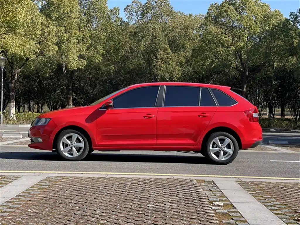 Škoda Skoda Rapid Spaceback 2019 Facelift 1.5L Automatic Comfort Version China VI фото 26