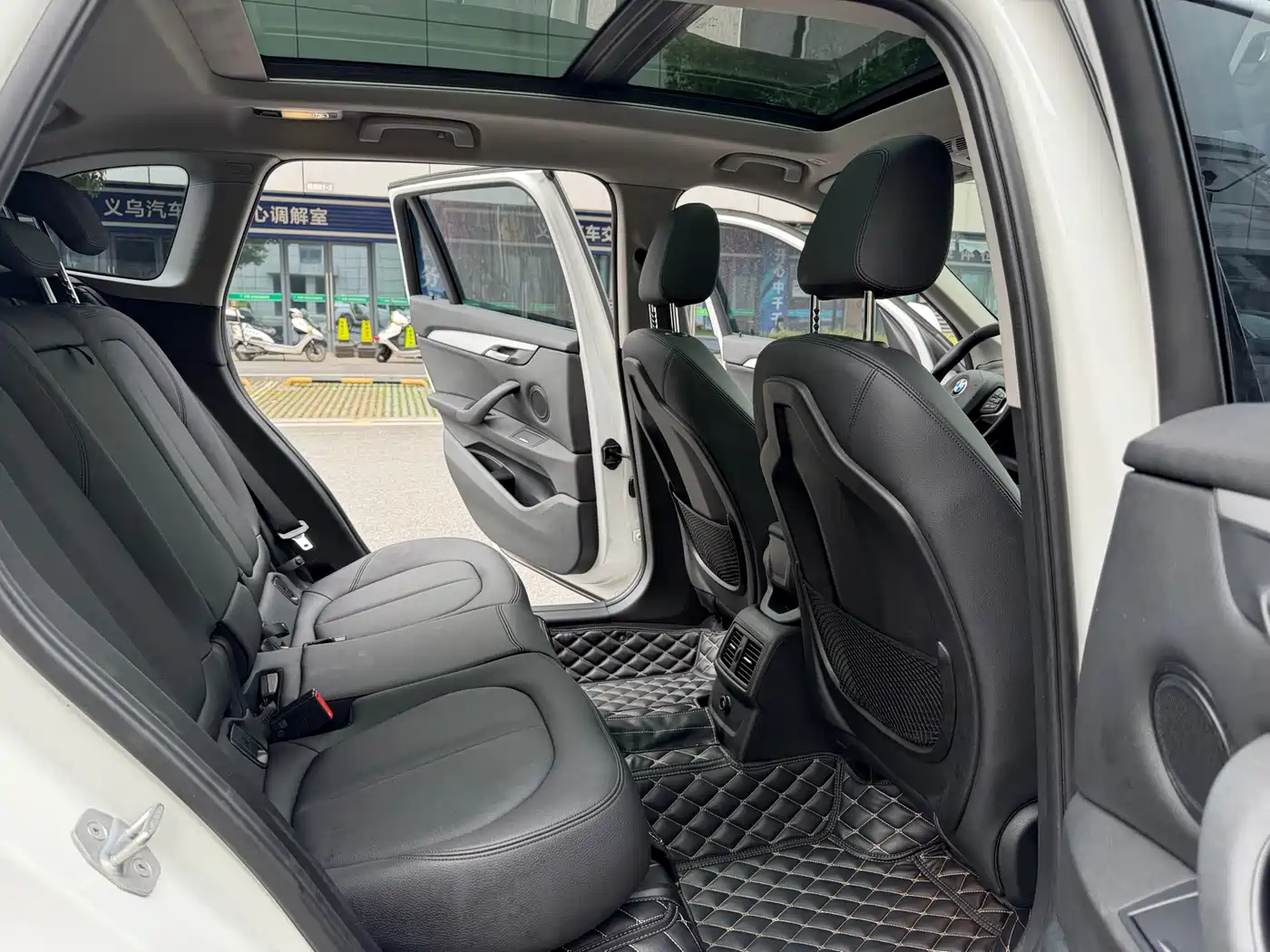 BMW X1 2018 sDrive20Li Leading Model фото 11