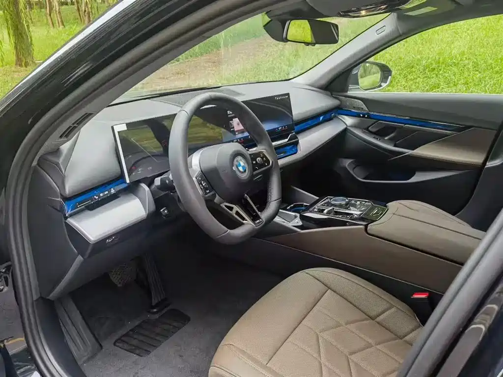 BMW 5 Series 2024 530Li Leading M Sport Package фото 18