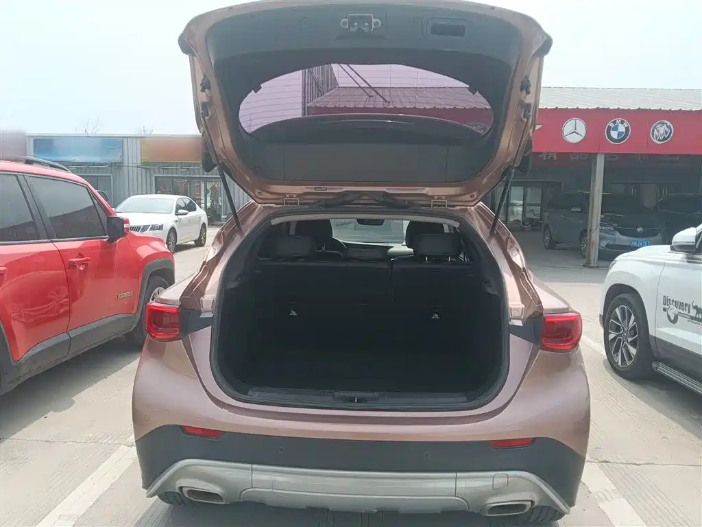 Infiniti QX30 2018 2017 1.6T 2WD Fashion Edition