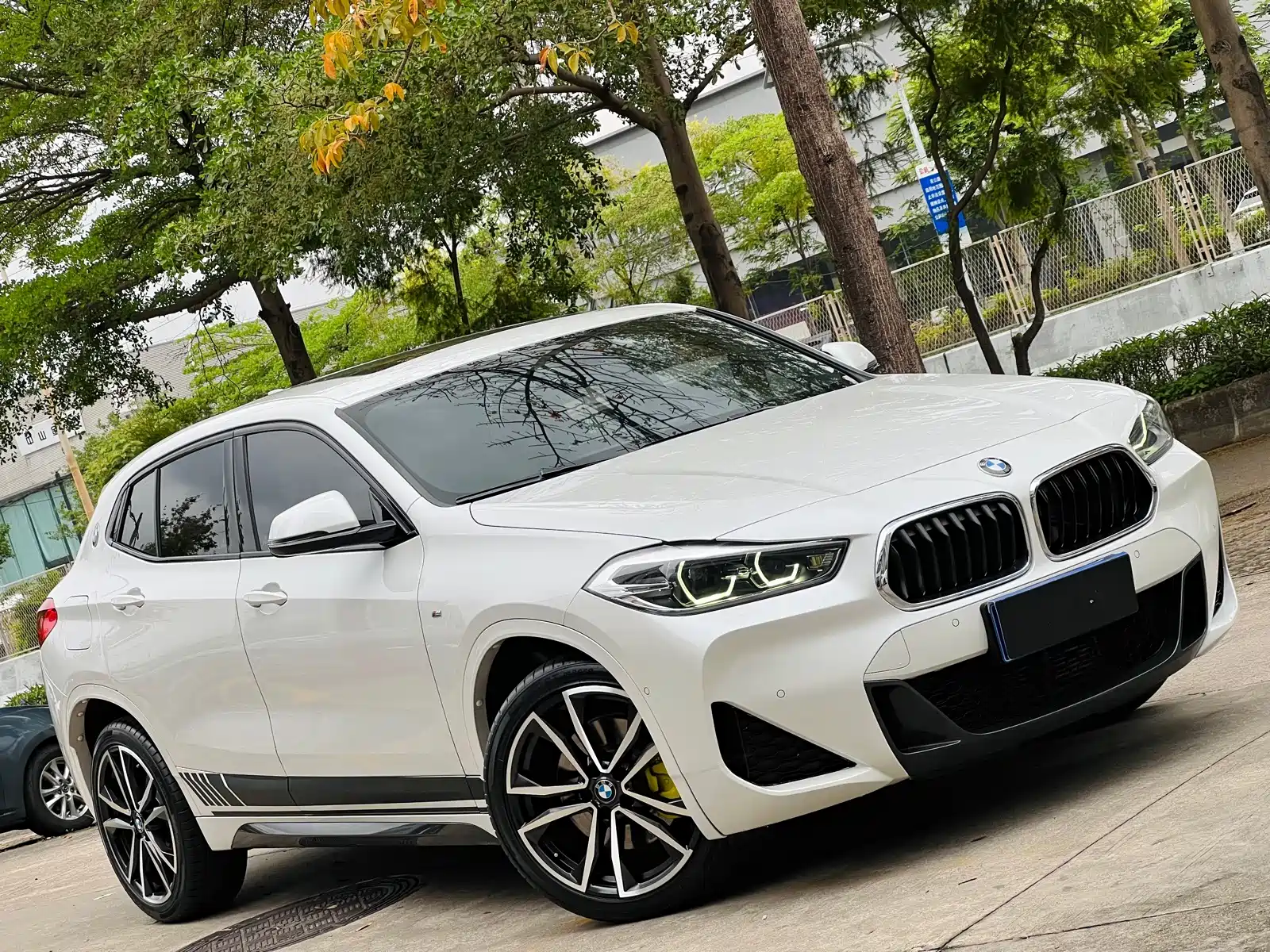 Photo 4 - BMW X2