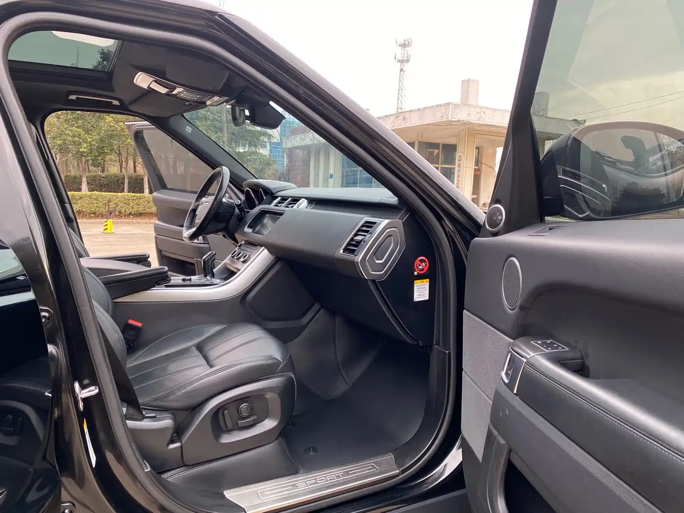Land Rover Range Rover Sport 2017 3.0 SC V6 SE фото 6