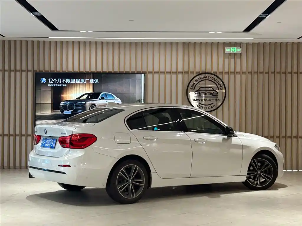 BMW 1 Series 2018 Facelift 118i Sport фото 2
