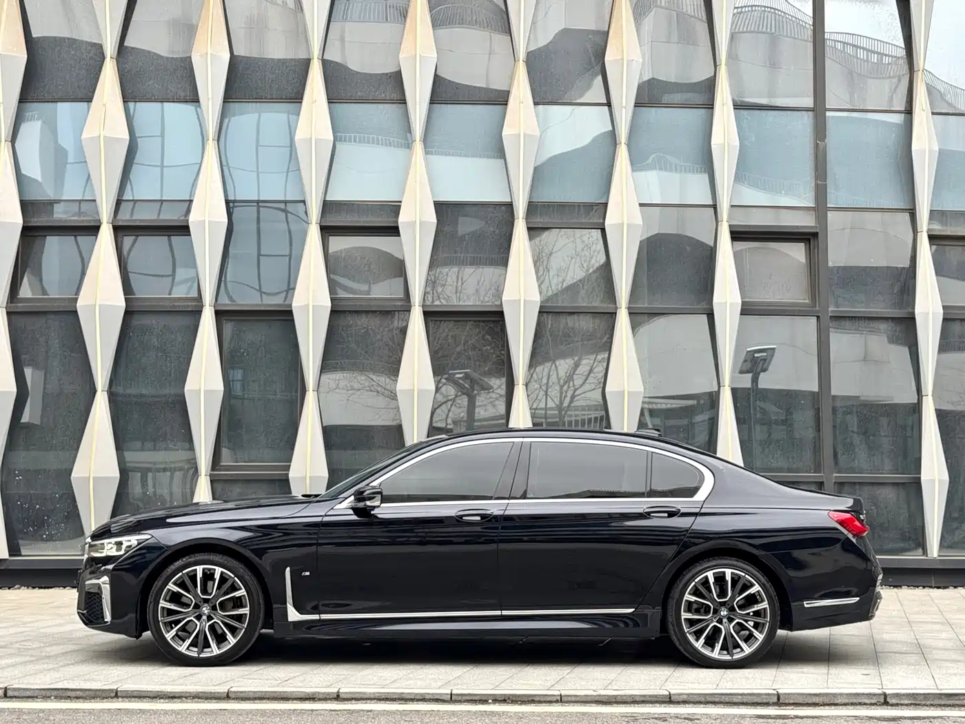 BMW 7 Series 2019 Facelift 740Li Leading M Sport Package фото 3