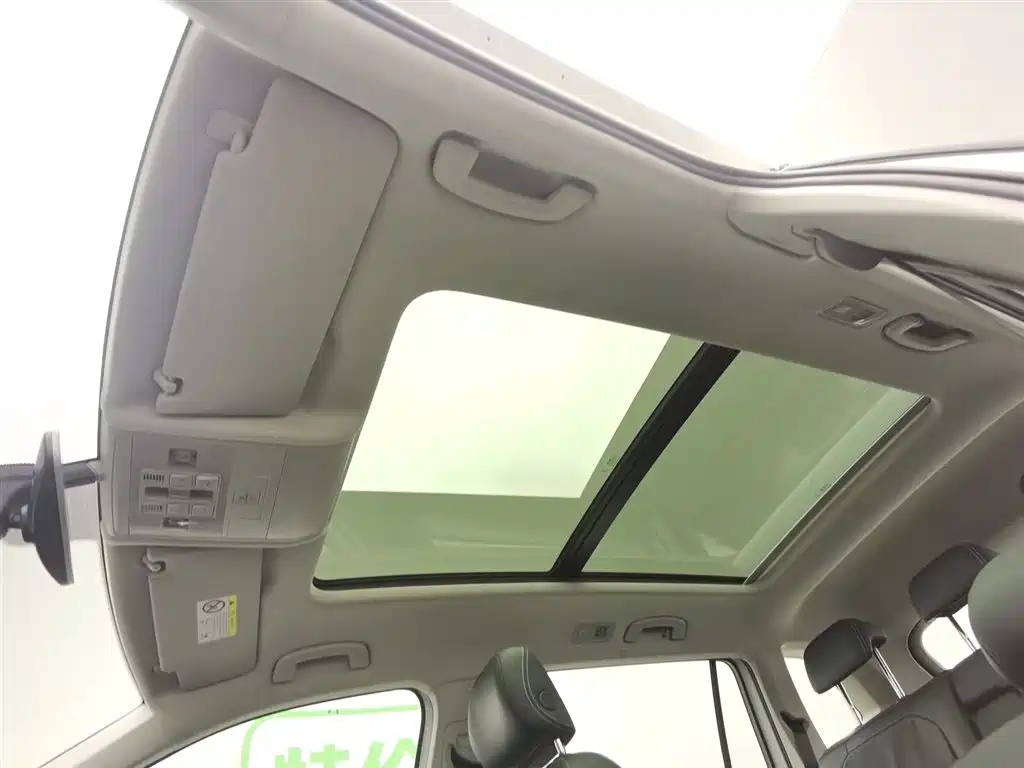 Volkswagen Tiguan L 2021 330TSI Automatic 2WD R-Line Premium фото 14