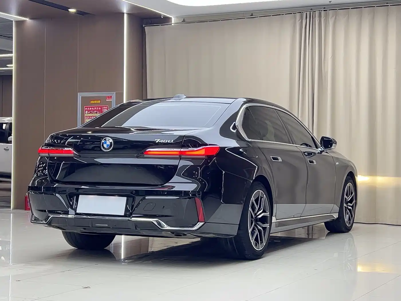 BMW 7 Series 2023 Model 735Li M Sport Package фото 17