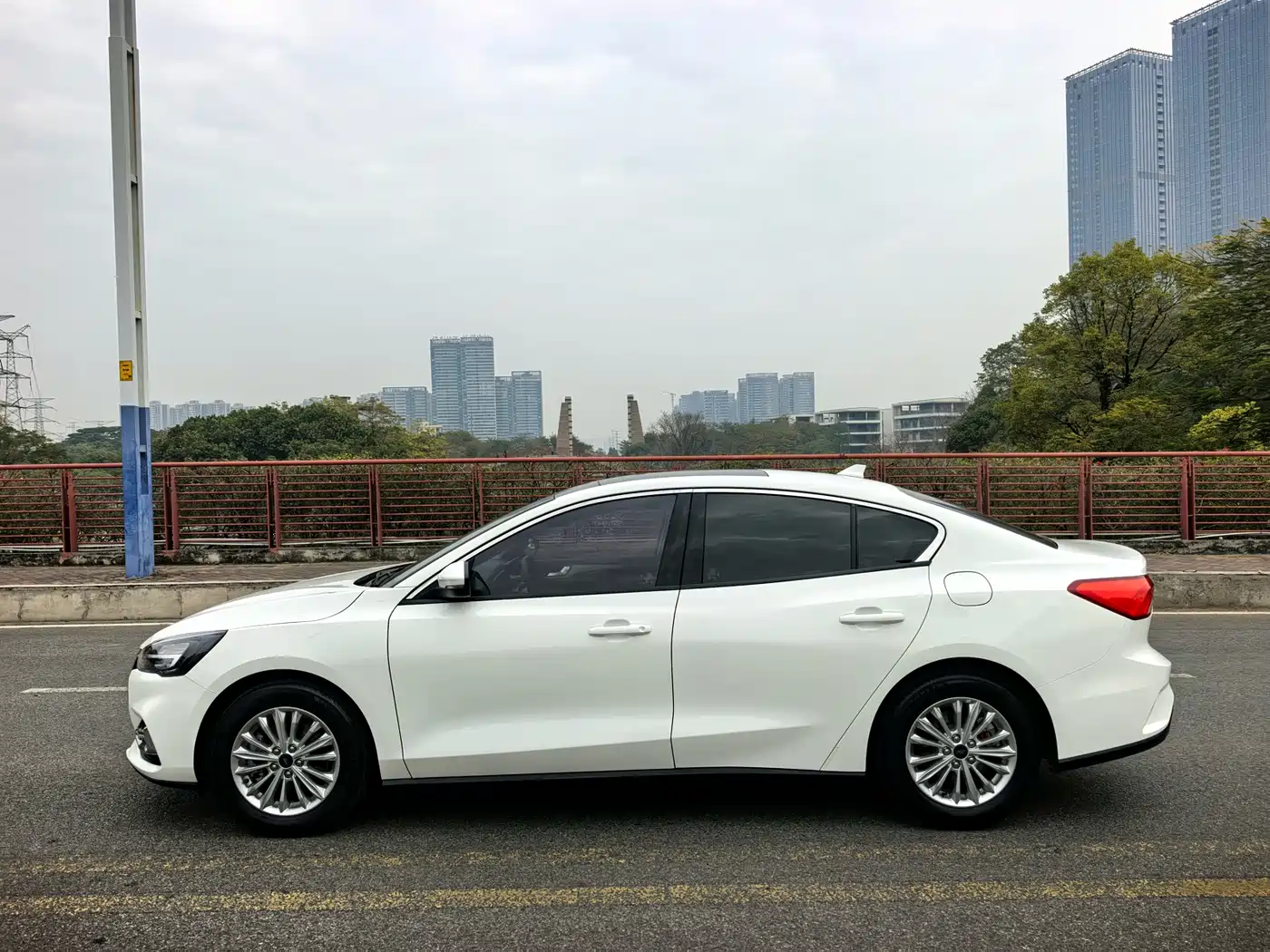 Ford Focus 2022 2021 Sedan EcoBoost 180 Auto Trend
