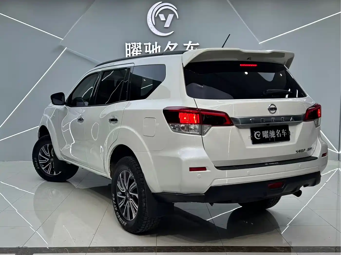 Nissan Terra 2020 2.5L XL Upper 4WD Automatic Luxury Edition фото 4