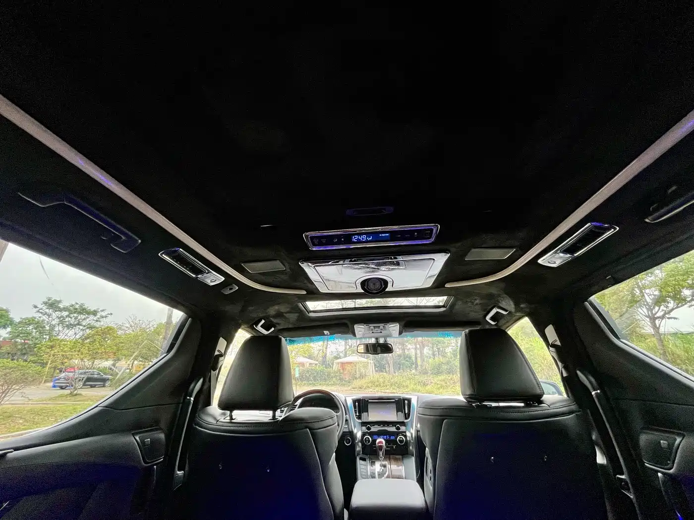 Toyota Alphard 2018 3.5L Luxury фото 16