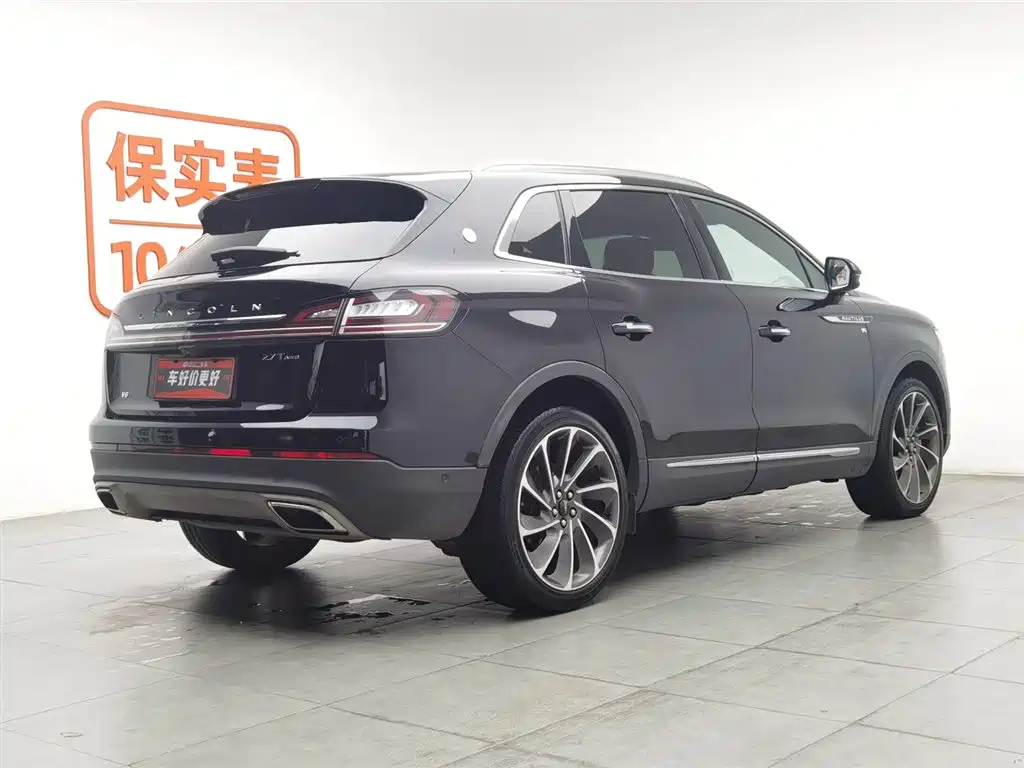 LINCOLN NAVIGATOR (IMPORT)