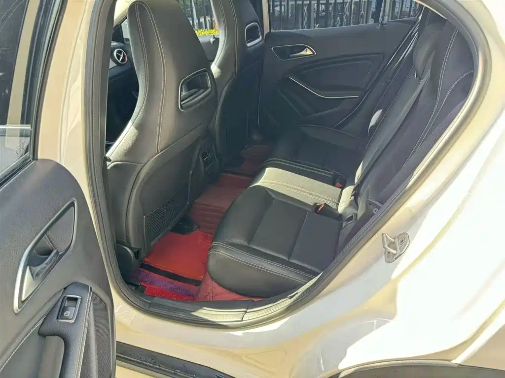Mercedes-Benz GLA 2015 GLA 200 Fashion фото 24