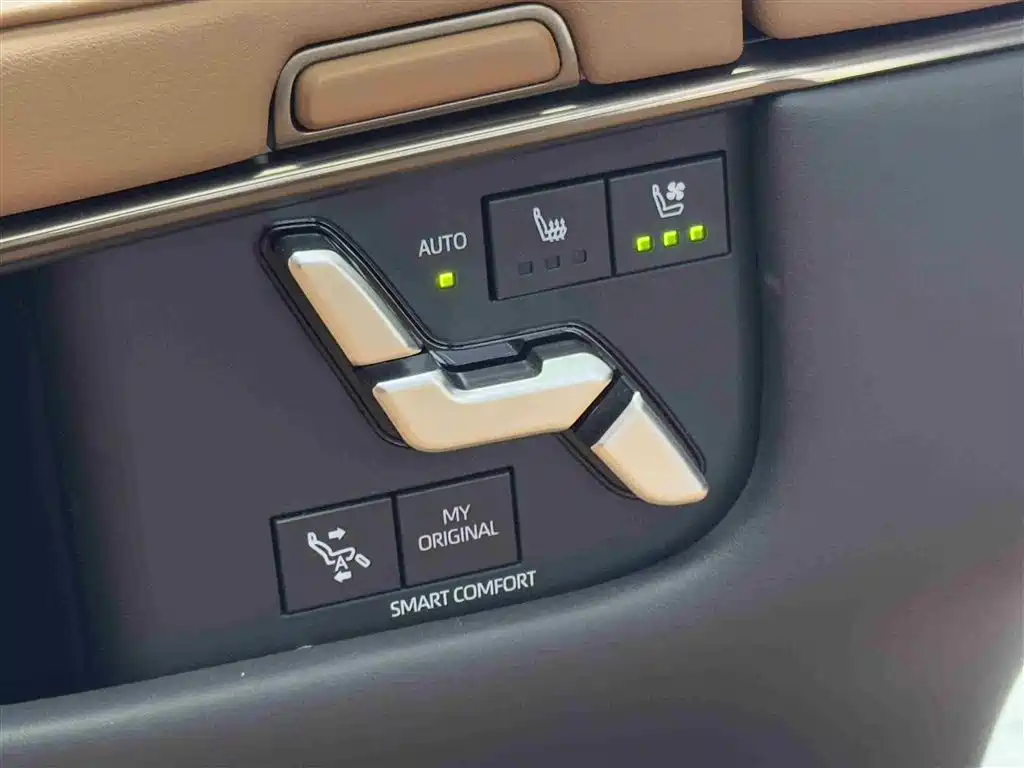 Toyota Vellfire 2024 Crown Hybrid 2.5L Executive Premium Edition фото 12