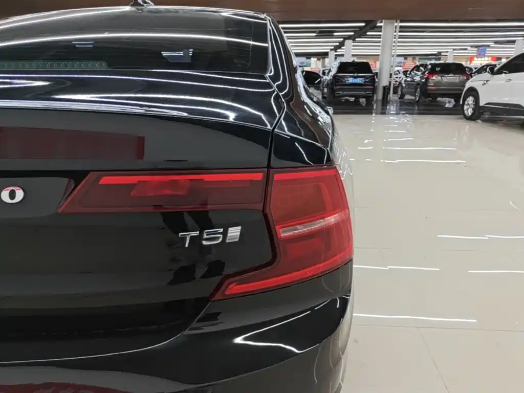 Photo 8 - Volvo S90