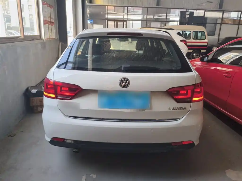 Volkswagen Lavida Tour 2013 1.6L Automatic Comfort фото 6