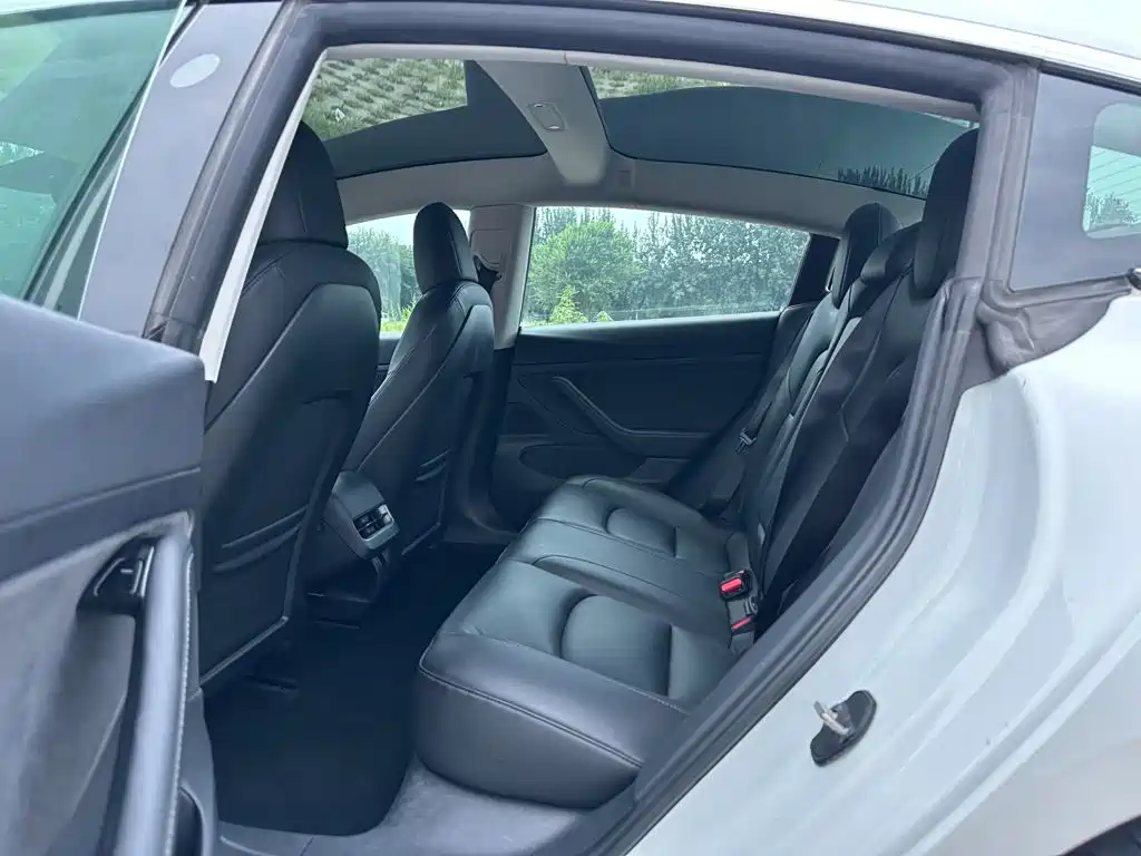Фото 9 - Tesla Model 3