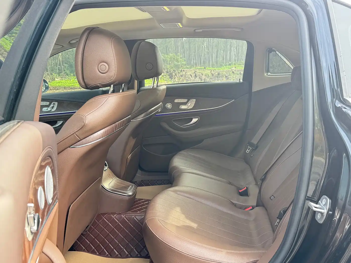 Фото 6 - Mercedes-Benz E-Class