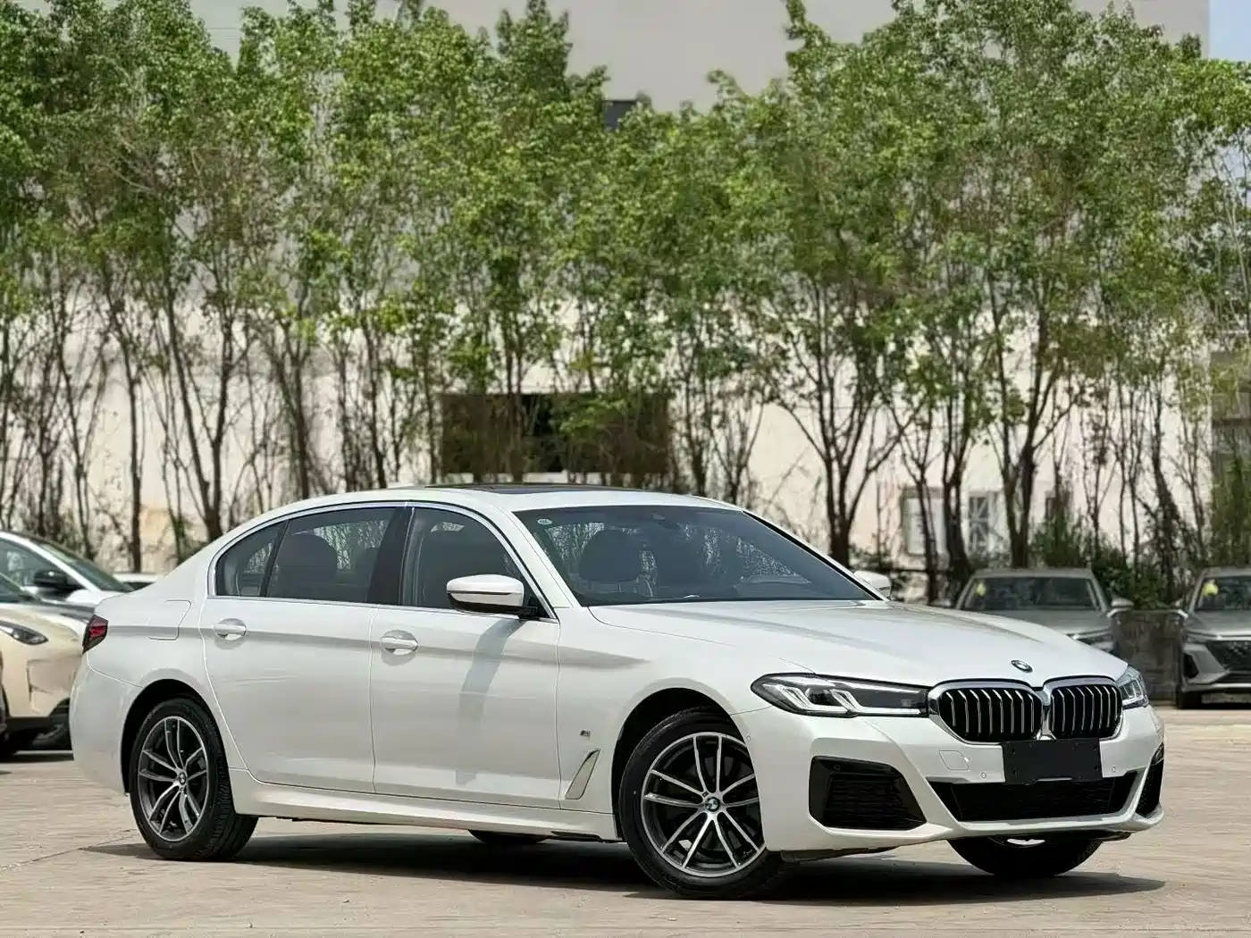 BMW 5 Series 2022 Model Second Facelift 525Li M Sport Package фото 2