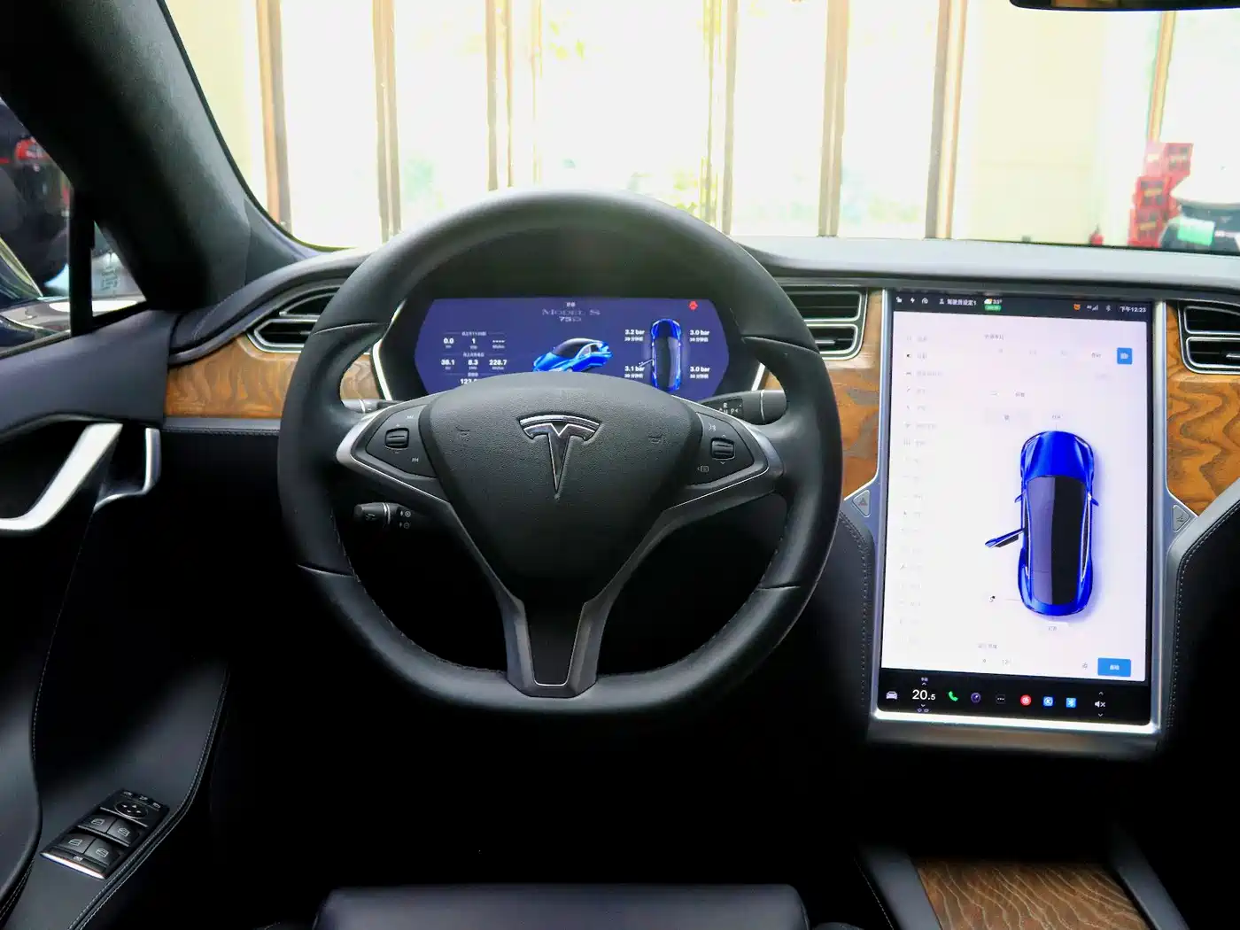 TESLA MODEL S