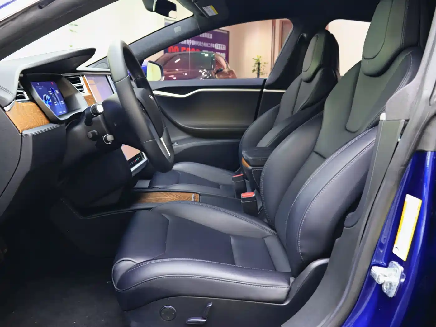TESLA MODEL S