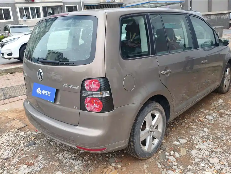 Volkswagen Touran 2015 1.4T Manual Trend Edition 5-seater фото 3