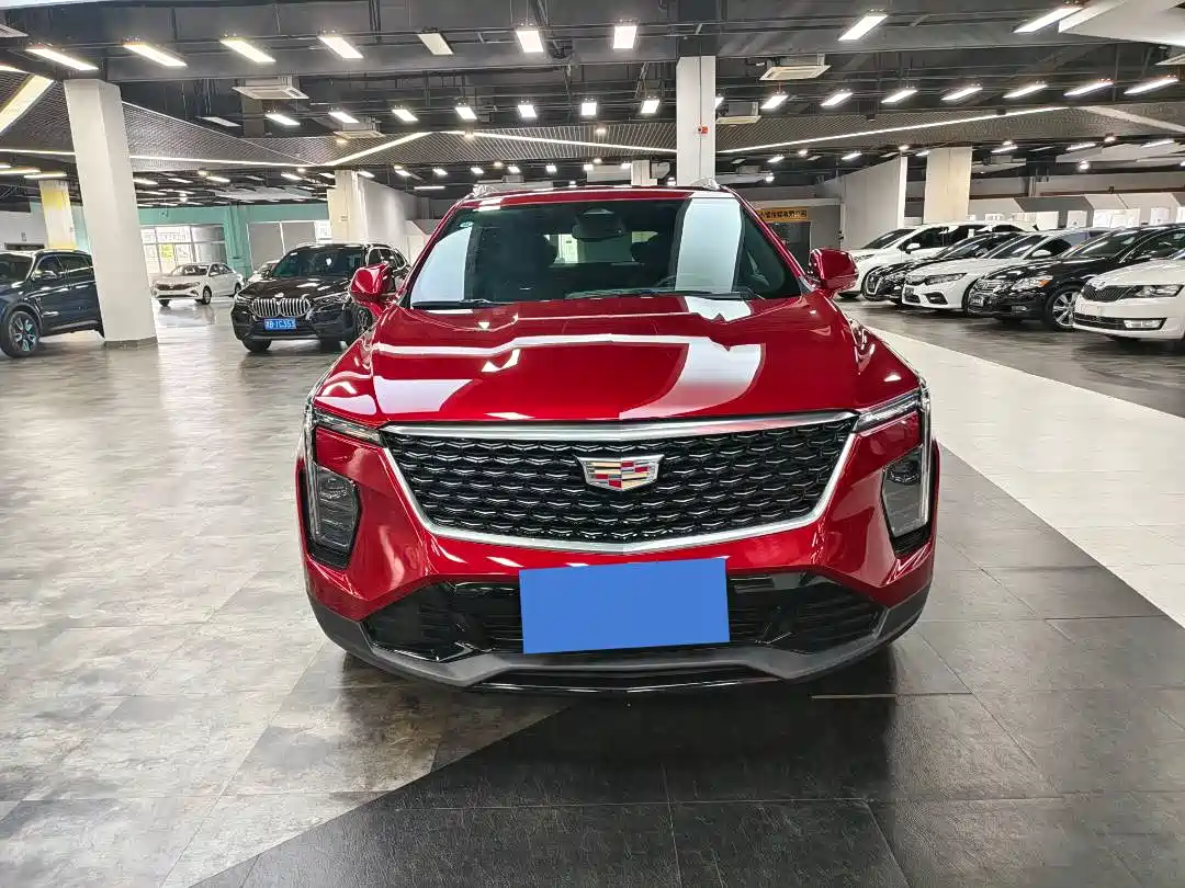 CADILLAC XT4