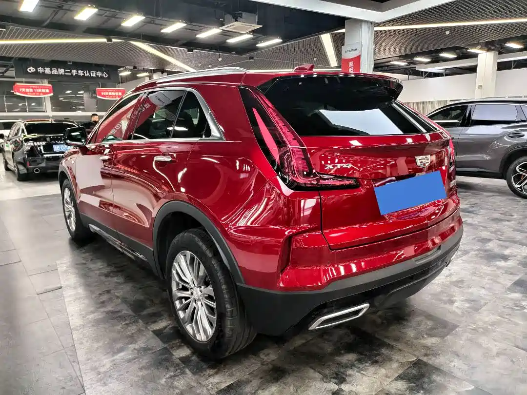 CADILLAC XT4