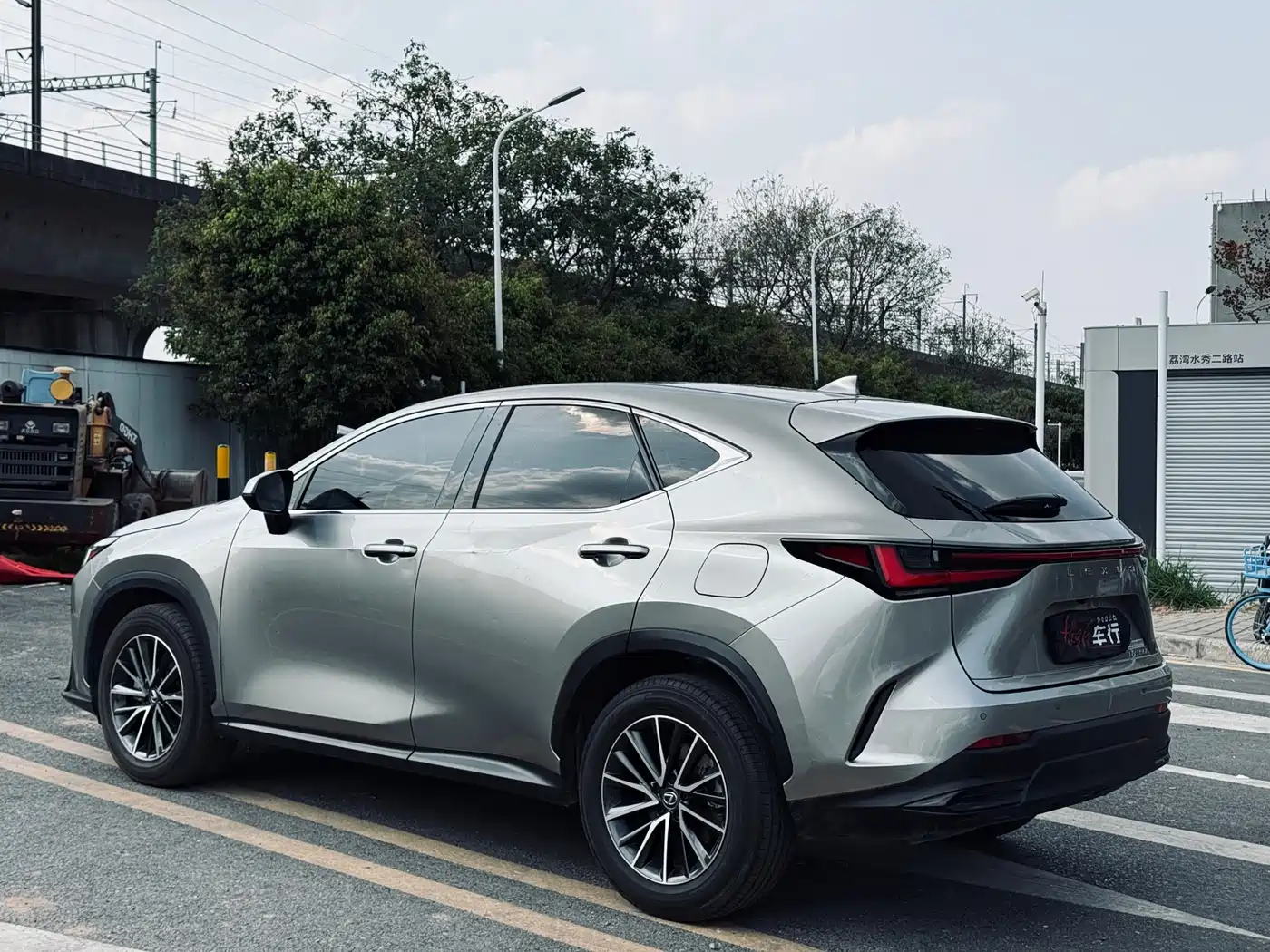 Lexus NX 2023 350h FWD Dynamic Edition фото 4