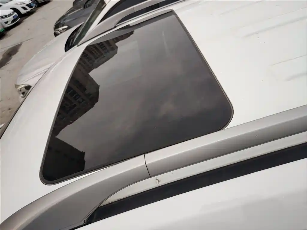 Chevrolet Captiva 2015 2.4L 2WD Urban Edition 5-seater фото 31