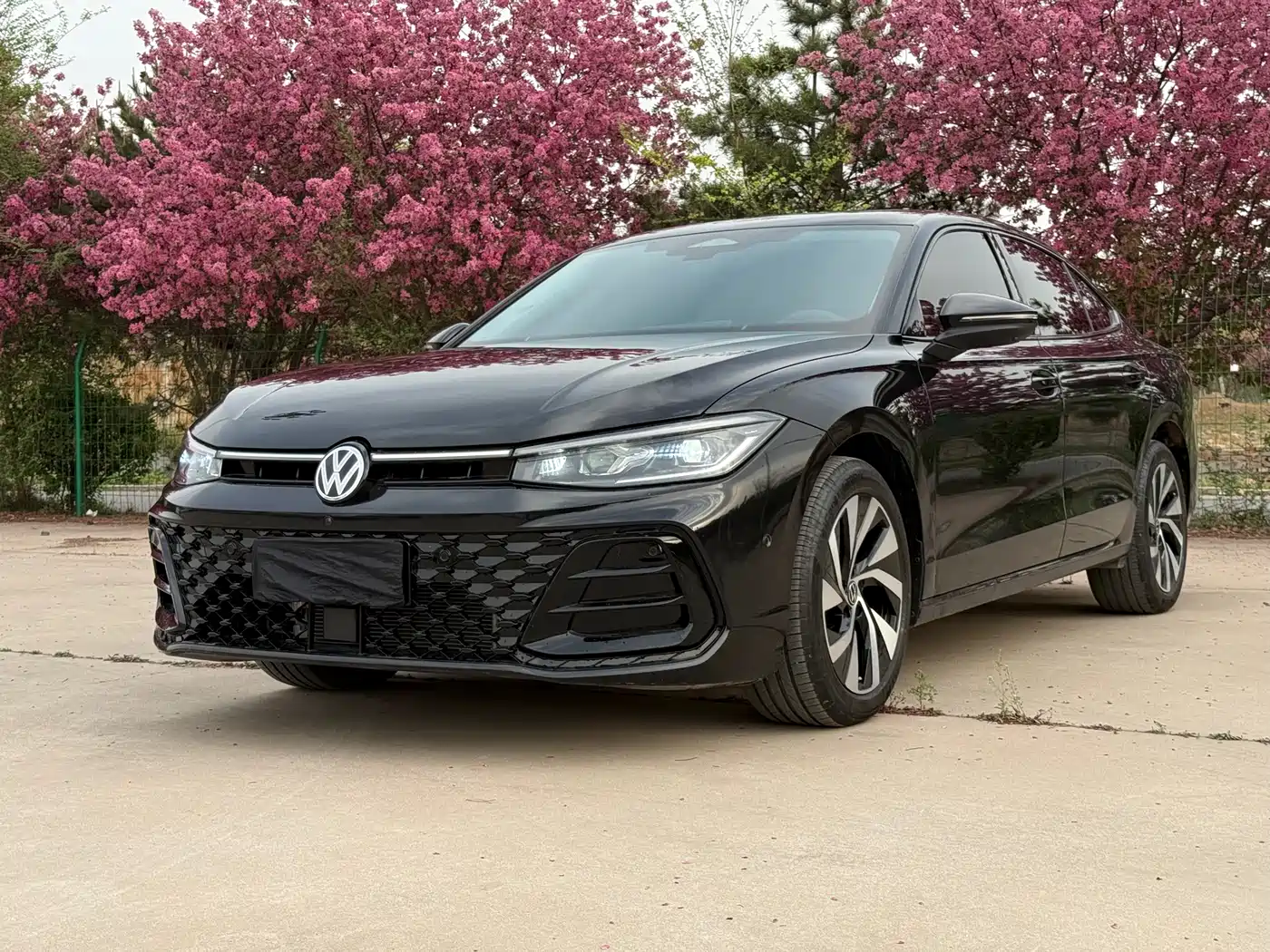 Volkswagen Passat 2025 Pro 380TSI Dragon Fortune Edition фото 3