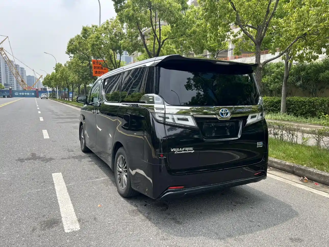 Toyota Vellfire 2019 Hybrid 2.5L HV Premium Edition фото 6